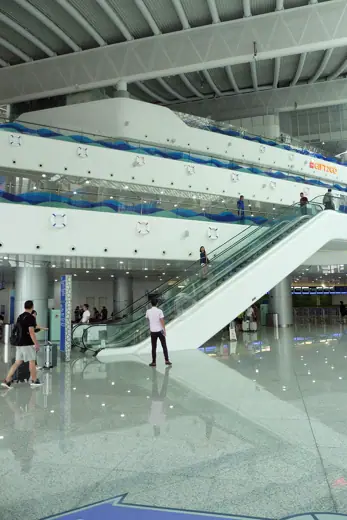 Photo 3: Exterior