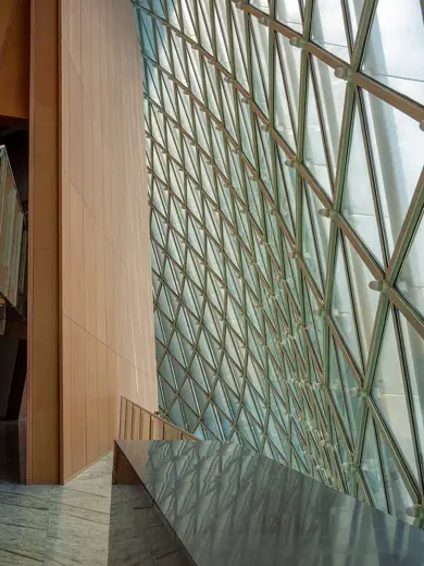 Photo 4: Interior