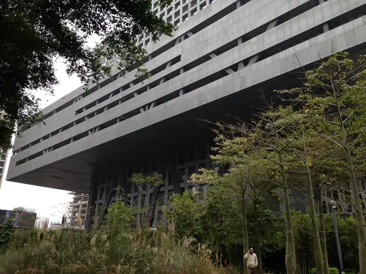 Photo 4: Exterior