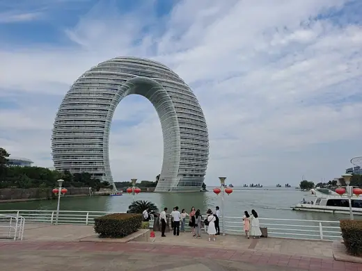 Photo 2: Exterior