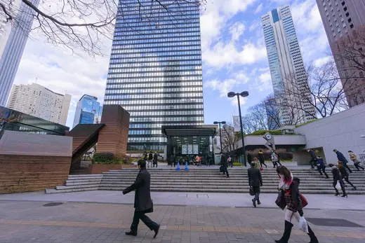 Photo 4: Exterior