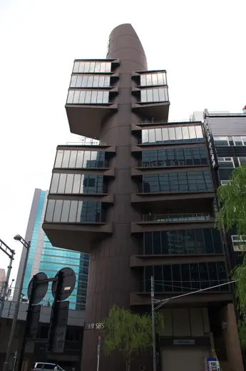 Photo 3: Exterior · The Shizuoka Shimbun and Shizuoka Broadcasting System Tokyo Branch BLDG by Kenzo Tange