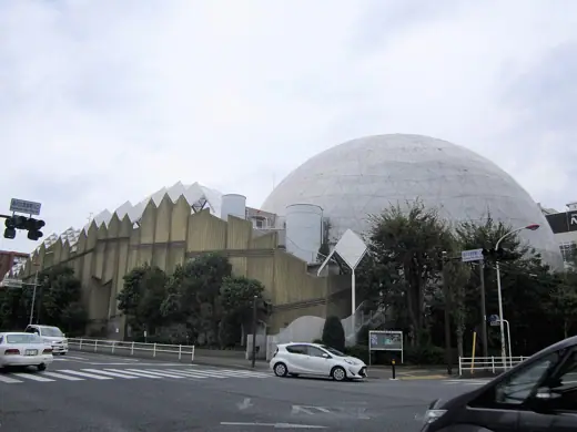 Photo 2: Exterior
