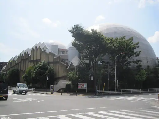 Photo 4: Exterior
