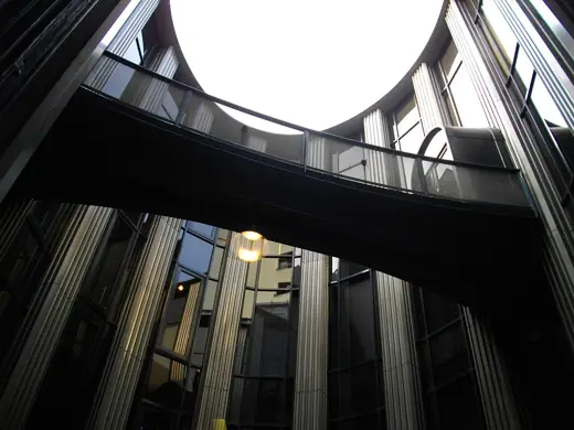 Photo 4: Exterior