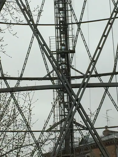Photo 6: Detail · Details of the framework