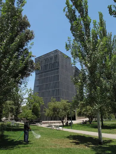 Photo 2: Exterior