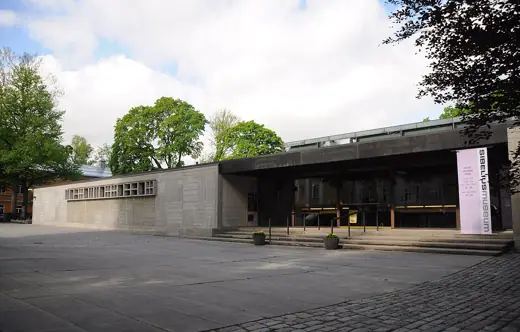 Photo 1: Exterior