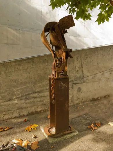 Photo 6: Detail · Eisenskulptur Halengeist, von Bernhard Luginbühl