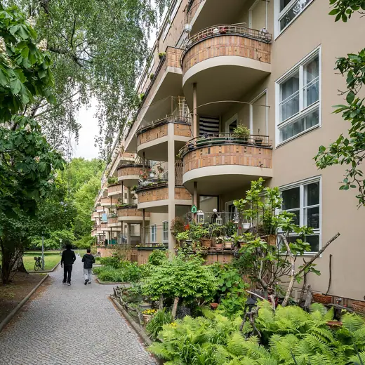 Photo 3: Exterior