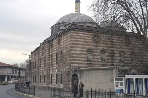 Photo 2: Exterior