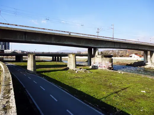 Photo 6: Context