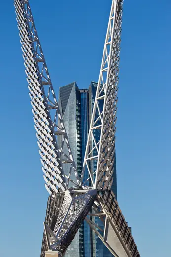 Photo 2: Exterior