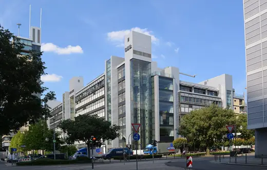 Photo 1: Exterior