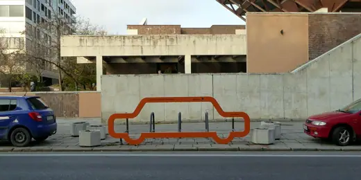 Photo 6: Detail · Fahrradständer beim Gebäude des Slowakischen Rundfunks in Brarislava