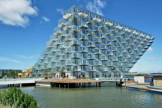 Photo 2: Exterior