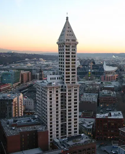 Photo 1: Exterior