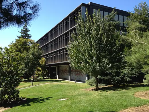 Photo 2: Exterior