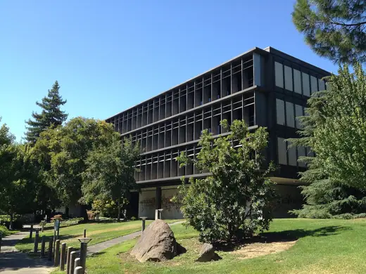 Photo 3: Exterior