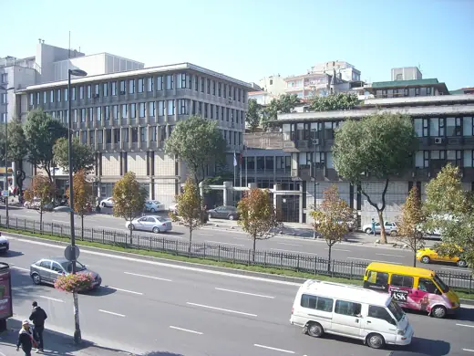 Photo 2: Exterior · Zeyrek Sosyal Sigortalar Kurumu hizmet binası
