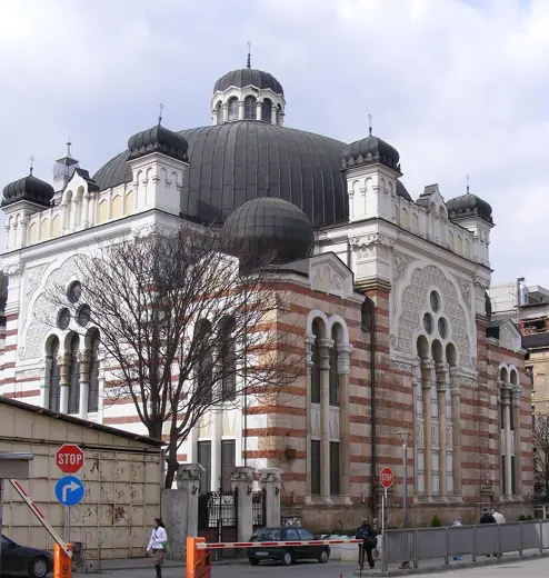 Photo 3: Exterior