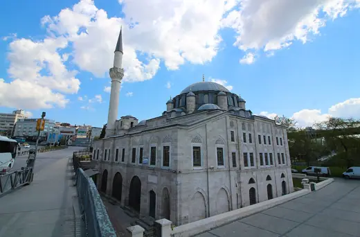 Photo 2: Exterior