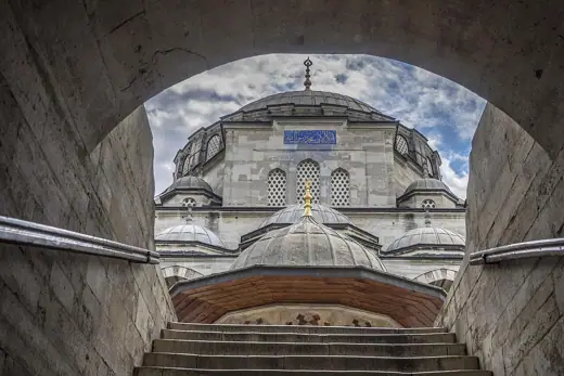 Photo 3: Exterior