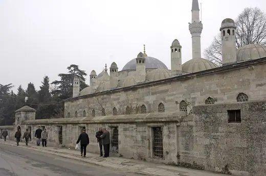 Photo 1: Exterior