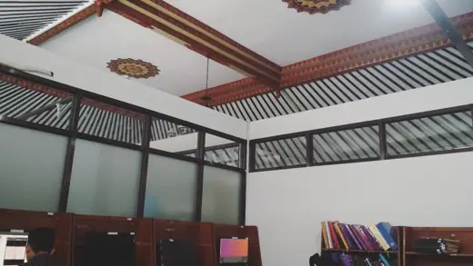 Photo 2: Interior