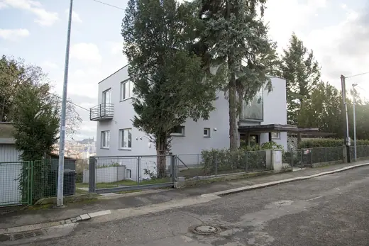 Photo 2: Exterior