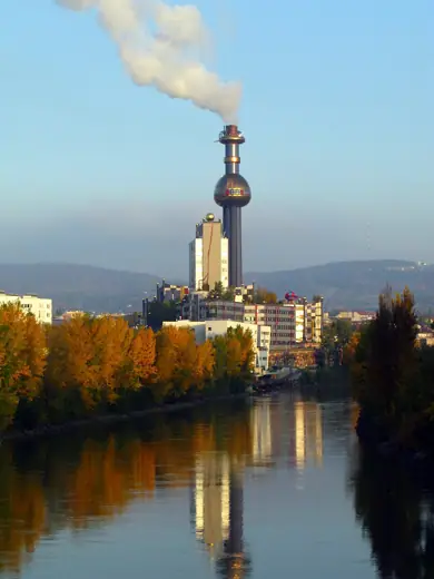 Photo 3: Exterior · South view of District Heating Plant Spittelau, Vienna / Austria / European Union