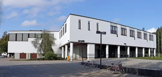 Photo 1: Exterior