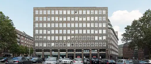Photo 1: Exterior