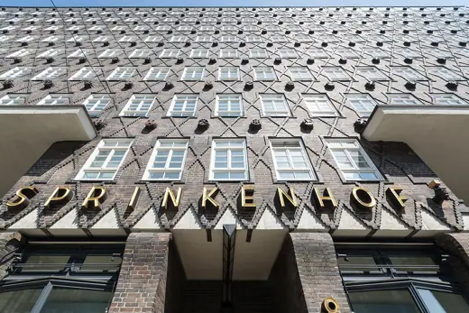 Photo 3: Exterior