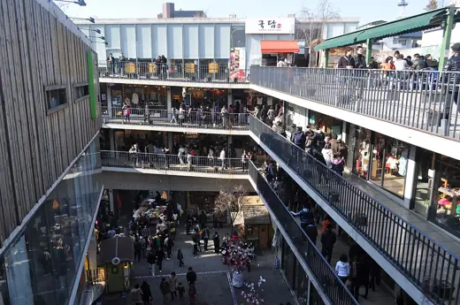 Photo 2: Exterior