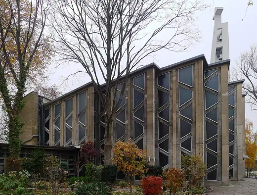 Photo 2: Exterior