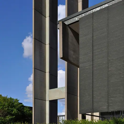 Photo 3: Exterior · st