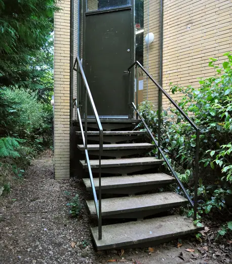 Photo 4: Interior · st