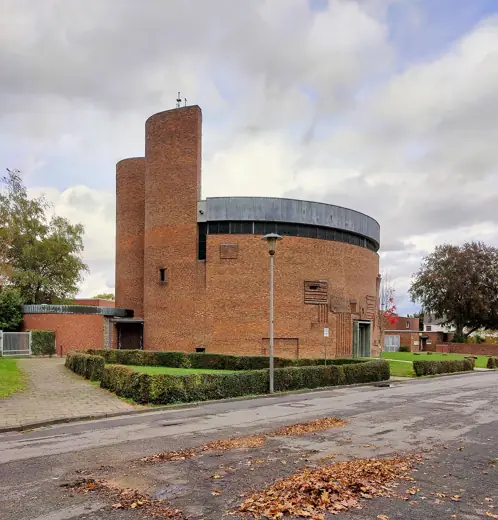 Photo 1: Exterior