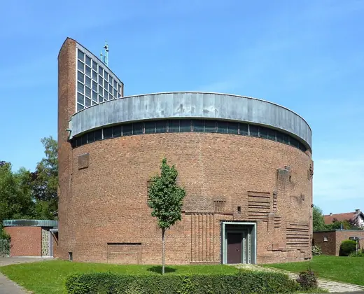 Photo 2: Exterior