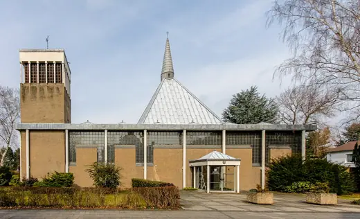 Photo 1: Exterior