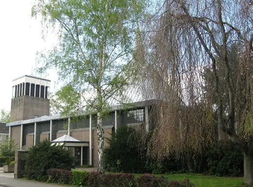 Photo 3: Exterior