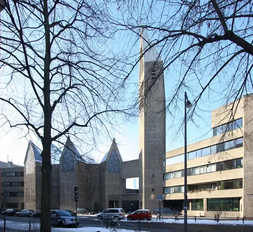 Photo 2: Exterior