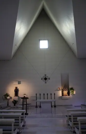 Photo 2: Exterior