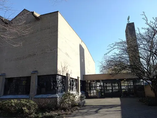 Photo 2: Exterior