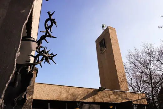 Photo 3: Exterior