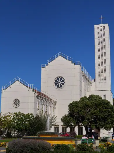 Photo 1: Exterior