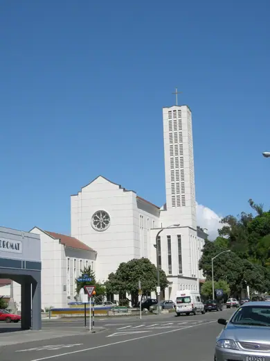 Photo 2: Exterior