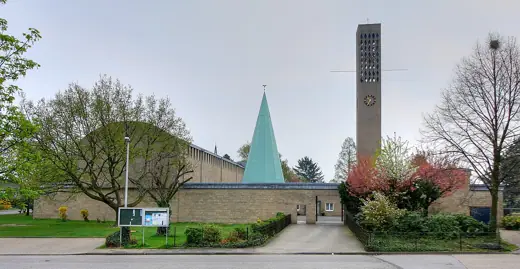 Photo 1: Exterior