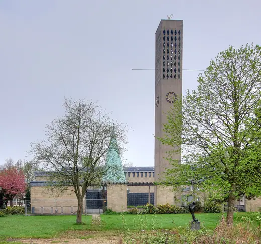 Photo 3: Exterior